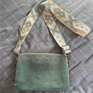 Jen & Co. Stylish Green Suede Bag with Patterned Guitar Strap.